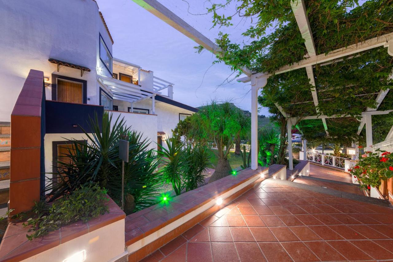 Agave Hotel ปอซซุออลี ภายนอก รูปภาพ