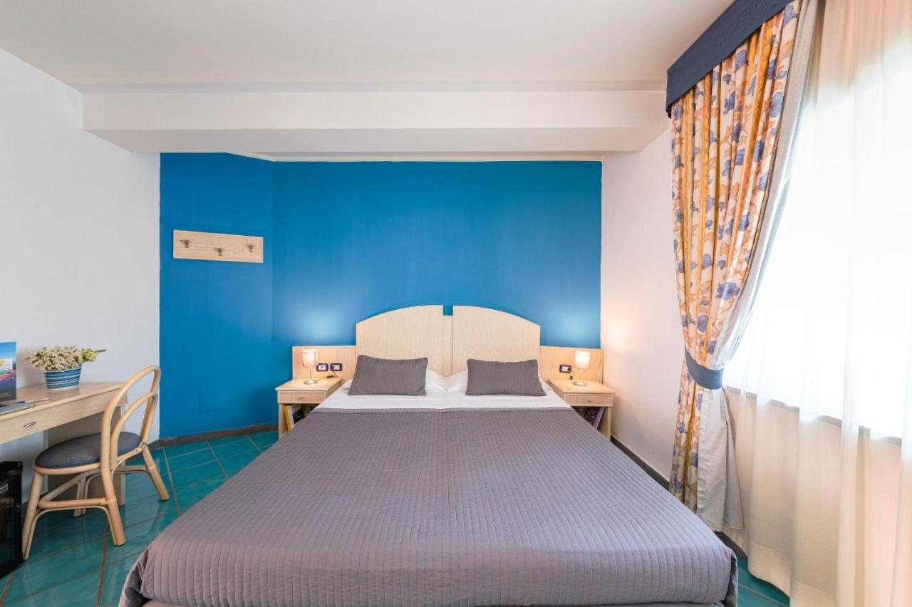 Agave Hotel ปอซซุออลี ภายนอก รูปภาพ
