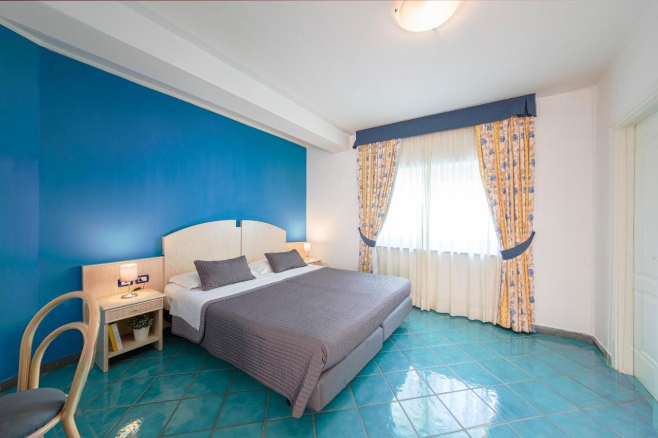 Agave Hotel ปอซซุออลี ภายนอก รูปภาพ